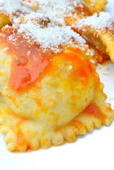 Ravioli al ragù