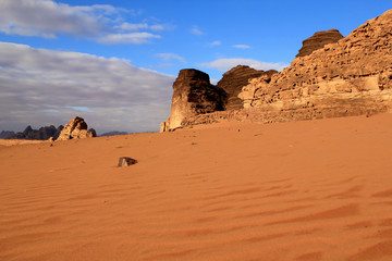Fototapeta na wymiar Wzór piasek i piękny krajobraz z pustyni Wadi rum