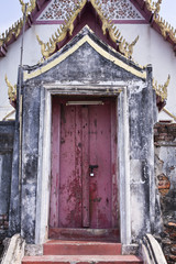 Fototapeta na wymiar thai temple door
