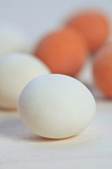 weißes Marzipan Ei