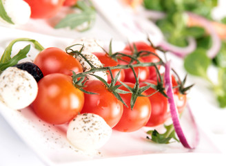 Cherry tomatoes with mozzarella