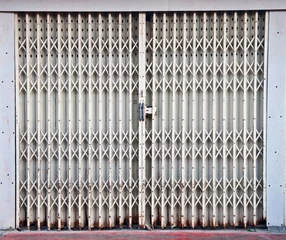 Photo sur Plexiglas Métal The Old Steel locked door