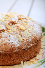 Nusskuchen mit Mandeln