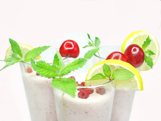 fruit cocktails smoothie with raspberry
