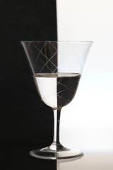 Glas mit Hintergrund