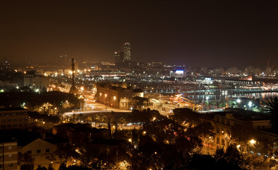 Fototapeta na wymiar Panoramiczny nocturma barcelona portu