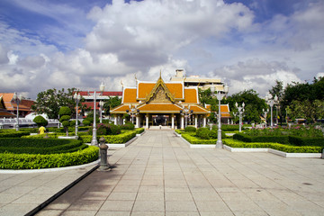 Wat Ratchanatdaram Garden