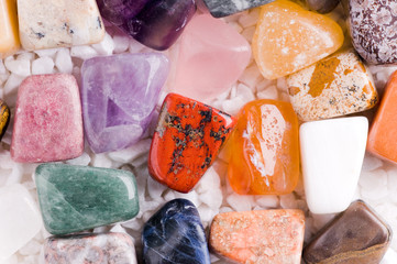 viele verschiedene natursteine