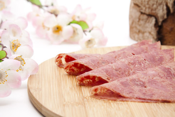 Corned Beef mit Blütenzweig