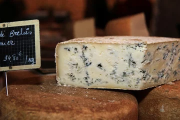 Fototapeten French musty cheese on sale © Stefan Ataman