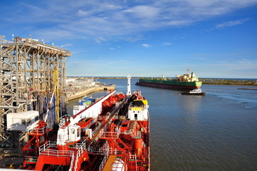 loading of chemical tanker - 30869348