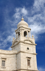 Fototapeta na wymiar Piękny minaret na rogu Victoria Memorial Hall