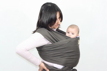 Maman porte b&eacute;b&eacute;