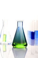 Chemielabor - Mischung in Flasche