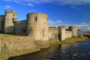 Fototapeta na wymiar Zamek króla Jana w Limerick - Irlandia