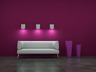 Beleuchtetes weißes Sofa vor lila Wand