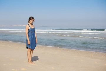 Fototapeta na wymiar Girl on the beach