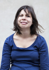 Fototapeta premium jeune fille sensible en pleurs