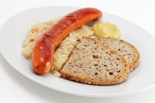 Krakauer Bratwurst, Sauerkraut, Brot