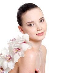Girl with clean skin and with flowers