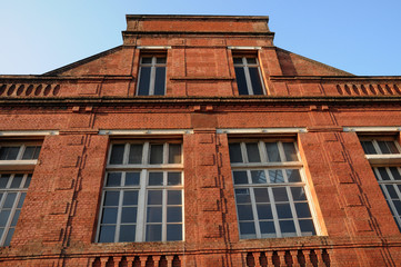 usine ancienne en briques à Bonnières sur Seine