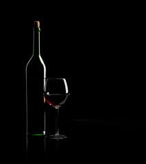 Rotwein mit Glas