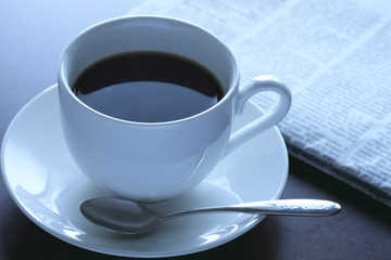 コーヒーと英字新聞