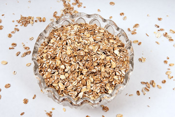 Haferflocken in Schüssel