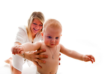 Kind mach seine erste Schritte