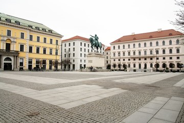 Fototapeta na wymiar Square in Munich