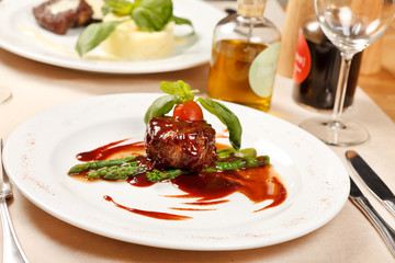 Fillet steak with asparagus