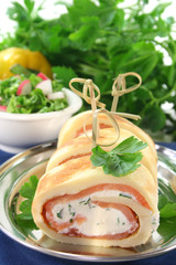 Pfannkuchen mit Lachs und Frischkäse