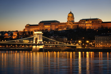 Fototapeta na wymiar Budapeszt nocą.