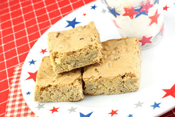 Pecan Caramel Holiday Bars