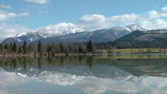 Bergsee in den Alpen - Lake with Mountains