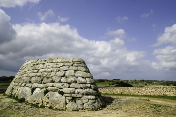 Naveta des Tudons, Menorca, Islas Baleares © grantuco