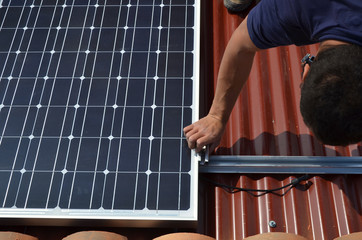 Fixer des panneaux solaires