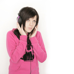 Mädchen hört Musik