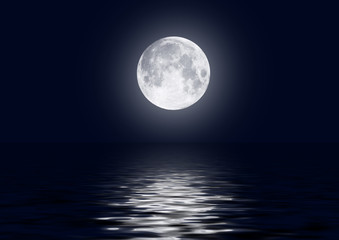 Naklejka na ściany i meble Księżyc w pełni na niebie odbicie w wodzie