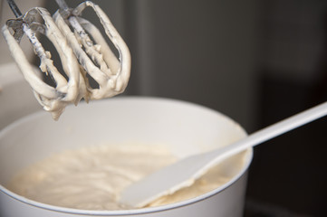Mixer with cream