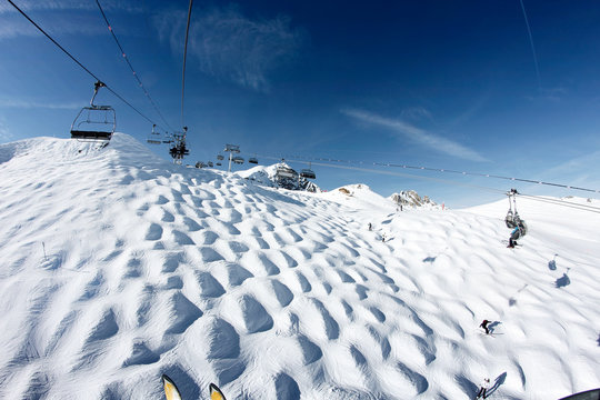 Piste de ski avec bosses