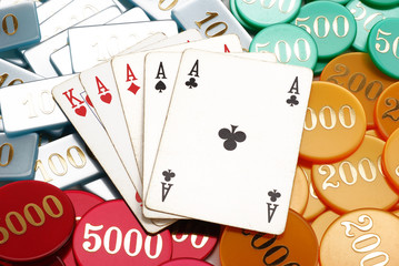 CARTE DA POKER CON FICHES