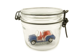 voiture dans un bocal