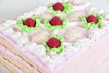 cream strawberry cake