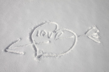 The drawing squeezed out on snow "heart with an arrow"