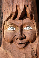 Gesicht aus Holz