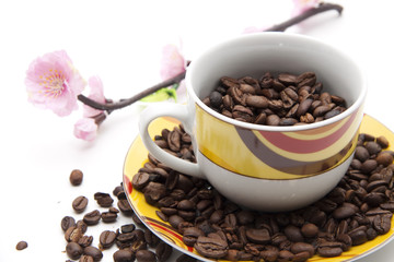 Tasse mit Kaffeebohnen