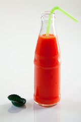 Blutorangensaft mit Halm