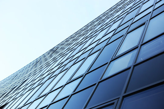 modernes hochhaus,geschäftsgebäude,glasfront,blauer himmel
