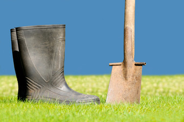 Gummistiefel mit Spaten